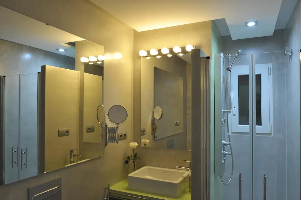Gaudint Barcelona Suites 0*,